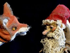 Das Figuren-Theater Rosenfisch ist am Samstag, den 8. Dezember in der Neukirchener Buchhandlung zu Gast. Gezeigt wird „Tomte Tummetott“ nach Astrid Lindgren - ein Theater mit Figuren, Musik und funkelnden Wörtern für Kinder ab 3 Jahren. Der Kartenvorverkauf beginnt am 13.11.2018.